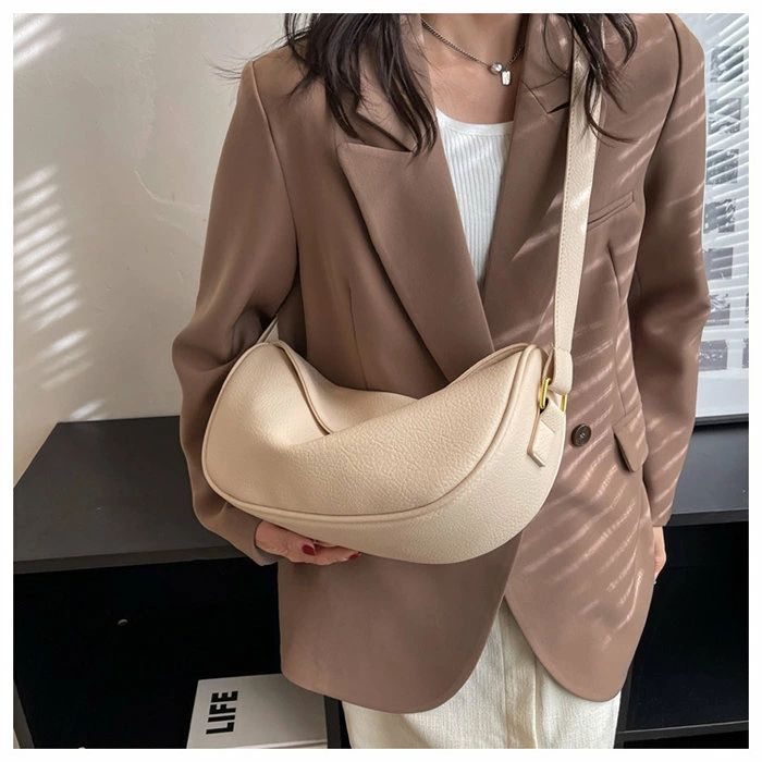 大きめ バッグ フェイクレザー 斜め掛けバッグ 肩掛けバッグ 大容量 カバン