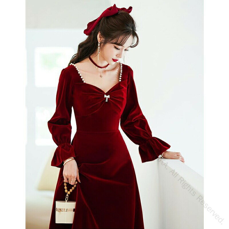 結婚式ドレス ワイン赤 ベロア ベルベット ミディアム丈 ミモレ丈ドレス ワインレッド お呼ばれドレス ゲストドレス Vネック パフスリーブ パール付き オシャレ パーティードレス S M L XL XXL 上品で高級感のある素材感が魅力のフォーマルドレス