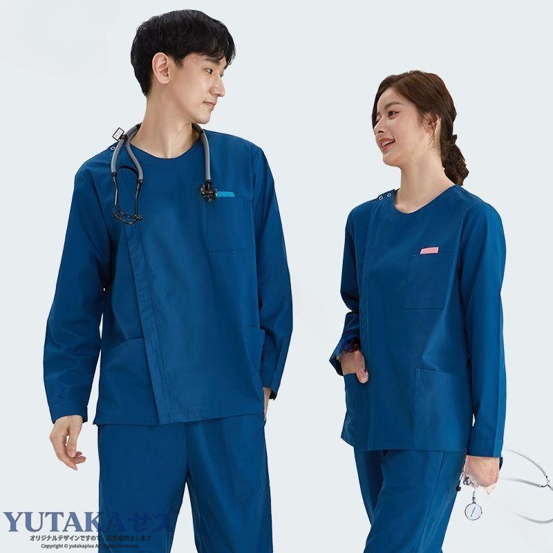 ・用途: 客室乗務員用制服・性別: ユニセックス・カテゴリ: 服装・機能: 吸湿速乾・パンツ丈: 五分丈・主な素材: ポリエステル、スパンデックス・カラー展開: インディゴブルー、ライトネイビー、コバルトパープル・サイズ展開: S、M、L、XL、XXL・袖型: ドルマンスリーブ・袖丈: 五分袖・襟型: ファー襟・着丈: 約50cm〜65cm .スクラブ メンズ レディース ユニフォーム 長袖 ジップアップ アシンメトリー ナース服 医療白衣 医療ウェア 吸湿速乾 伸縮性 秋冬 病院 介護 作業着 看護師用 制服 ケアウェア ドクターウェア ワークウェア 医療スタッフ用 快適 通気性 軽量 抗菌 防臭 耐久性 医療現場 介護施設 医療従事者用 衛生服 機能性 高品質 ロングセラー 人気 セール 楽天ランキング。 指定された配送時間は承っておりません。