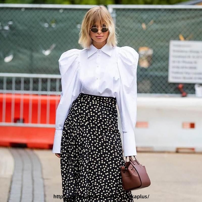 .パワーショルダー ロングカフス シンプル ブラウス レディース シャツ は ゆったりシルエット と ボリュームスリーブ で 大人可愛い 韓国風 オルチャン風 の おしゃれ トップス です。前開きデザイン と 二の腕カバー 機能 を備え 春夏秋着用 に最適な 個性的ファッション 人気アイテム です。。 指定された配送時間は承っておりません。【YUTAKAプラス】