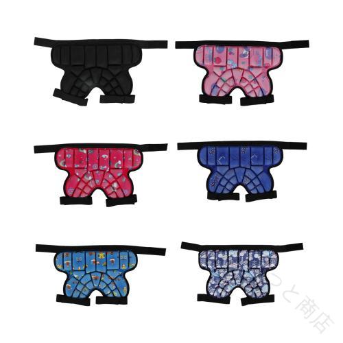 説明:【優れた保護】: パッド入りヒップ保護ショーツは厚いEVAパッドとユニークな凹凸デザインが特徴で、お尻を全方向から効果的に保護します。スキーヒップパッドは効果的に衝撃を吸収し、お子様がスキーをしているときにお尻、腰、股、尾てい骨を完璧に保護します。【軽量で調節可能】: 当社のヒップパッドは軽量、通気性、耐久性に優れています。さまざまな体型に合わせて調整できるデザインで、動きを妨げず、着脱も簡単で、スポーツを最大限に楽しむことができます。【滑り止めデザイン】: 子供用保護パッド入りショーツは中空デザインを採用し、表面の摩擦を高め、動きを制限することなくより楽しくなります。幅広で調節可能な伸縮性のあるストラップにより、足に食い込みにくく履きやすいです。【快適で耐久性】：このヒップ3Dパッドは厳選されたポリエステルとEVA素材で作られており、強い弾力性と耐久性を備えています。パッド入りショートパンツには複数の通気孔があり、夏でも快適さが長持ちします。【幅広い用途】: パッド入りの保護ヒップ尾骨パッドは、スキー、スノーボード、アイススケート、フィギュアスケート、ローラースケート、スケートボード、乗馬などのアウトドアアクティビティに最適です。 3〜12歳のお子様に適しています。仕様:素材：EVA、ポリエステルサイズチャート:45cmx30cm/17.72インチx11.81インチパッケージに含まれるもの:キッズ用保護パッド入りショーツ1枚注意:手動測定やモニターの違いにより、若干の誤差が生じる場合がありますのでご了承ください。ご購入前のご案内● サイズについて：スタッフ間で測り方を統一していますが、実寸に1〜3cmの誤差がある場合がありますのでご了承ください。● 商品の色は、撮影時の光やモニターによって異なる場合がありますのでご注意ください。● 生地特性により匂いが感じられることがありますが、数日で気にならなくなります。● 他店舗と在庫を共有しているため、受注後に欠品となる場合があります。▼出荷前には全て検品を行っておりますが、万が一商品に不具合があった場合は、お問い合わせフォームよりご連絡くださいますようお願い申し上げます。営業日に対応いたしますのでご安心ください。 【原産国／製造国: 中国】 .この子供用パッド入りヒップ保護ショーツは、パッド入りショートパンツタイプで3D EVAクッションを採用し衝撃吸収に優れています。調節可能なスキープロテクターとしてスキーやローラースケートに最適で、キッズ用安全保護具として自転車やバイク、スノーボード、スケートボードにも使用可能です。軽量で通気性があり洗濯も簡単なので、スポーツやアウトドア活動におすすめです。ヒップパッド、子供用防具、ジュニア向け保護具、衝撃吸収パッド、スポーツ安全アイテム、キッズプロテクター、スノースポーツ用、ローラースケート用、軽量クッション、調節可能ベルト付きなど多様なロングテールキーワードで検索ヒット率を最大化します。。 指定された配送時間は承っておりません。【もっと商店】
