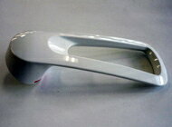 ＜材質＞ABS樹脂製 ＜色＞白 対応品番:QMW36SKS1A QMW36SKS1B QMW36SKS1C QMW36SKS2A QMW36SKS2B 【本商品について注意事項】 ★本商品は通常は部品（メーカー取り寄せ品）です。 ■メーカーに在庫があった場合は注文日から1〜3日営業日程度での発送となります。 ■メーカー欠品による入荷遅れが発生した場合は、メールにて納期をお知らせいたします。 ■保管期限切れにより生産完了、メーカー保管在庫がなくなりご用意が出来ない際は、ご注文のキャンセルを行なう場合もございます。 ※お急ぎの場合は在庫についてお問い合わせくださいませ。 ※買い物かごの上に「1〜2日以内に発送予定」と記載されておりましたら、当店在庫分でご用意が可能です。■支払方法：代金引換不可 ■返品・交換について 取寄せ部品の為、ご注文後のキャンセル・お客様のご都合による返品交換は通常承っておりません。 例：画像のみで判断してしまった。型番の違う商品を頼んでしまった。 新しい電池を替えたら直って不要になった。無くしたリモコンが見つかったなど。 ・必ず購入前に対応・適合機種（型番）のご確認。 ・電池使用品の場合は、まだご使用できるかどうか新しい電池で確認などを行った上で、ご必要な場合はご注文お願い致します。 対応機種が不明な場合や・ページのリストに載っていない場合はお気軽にお問い合わせくださいませ。 誤ってご注文された場合はご注文後1時間以内にお問合せフォーム・メール等で、キャンセルのご連絡をお願い致します。 ■部品には保障は付いておりません。初期不良（商品到着後7日以内）のみ対応となります。