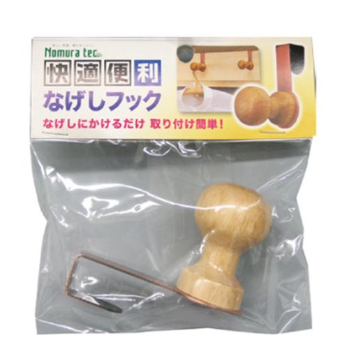 ●なげしに掛けるだけで取り付けられるフックです。耐荷重3kgまで。 ●なげしに掛けるだけで取り付け簡単。手軽に移動・取り外しOKの木製フック。 ●本体サイズ： 35×80×72mm 【メーカー名】（株）ノムラテック 【メーカー品番】N-2115