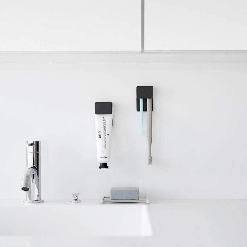 山崎実業　フィルムフック差し込み式歯ブラシ&チューブホルダー タワー W4 2個組 ブラック 4903208014946　【品番：01494】