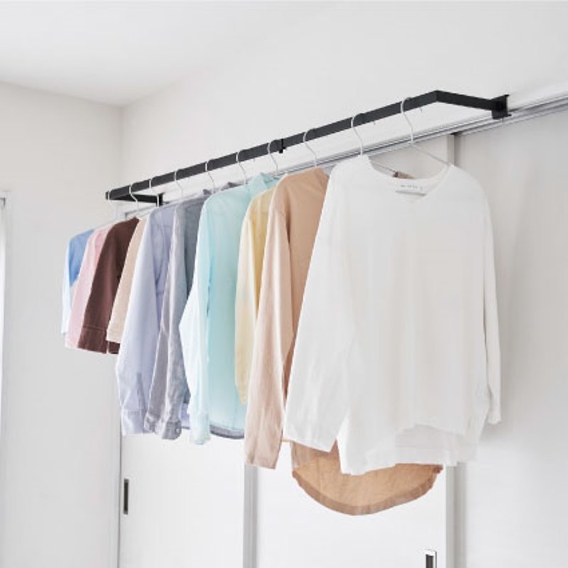 山崎実業　鴨居伸縮室内物干しハンガー タワー 奥行ワイド ブラック 4903208015899　【品番：01589】