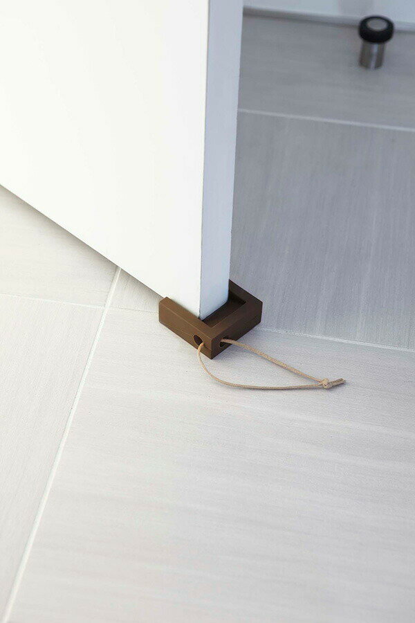 【メール便対応】山崎実業 ドアストッパー キューブ ブラウン 【品番:07109】 [2]