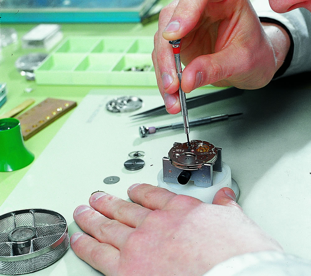グリモルディ腕時計修理 並行輸入品 (国内保証書無し) 3針モデル 自動巻き式 オートマ 故障修理 オーバーホール 修理代金は無金利分割払いも出来ます。(例)