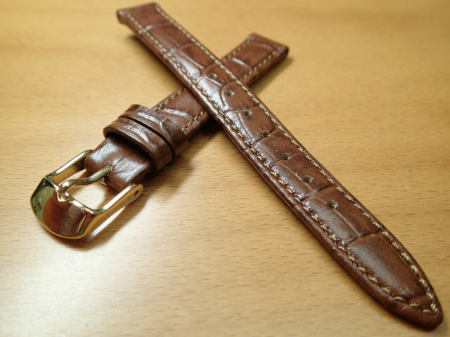 腕時計 革ベルトの最大の弱み 汗、水をはじき しかも丈夫であります。この他のレザーベルトはこちらから 【材質】：カーフ型押し 茶 【機能】：スコッチガードレザー使用/強力撥水 【長さ剣先側】：110mm 【長さ尾錠側】：65mm ※長さには若干の誤差がございます。 【取付け幅mm-尾錠幅mm】： 10-10 11-10 12-12 13-12 14-12 15-14 強力撥水。 いつまでもタフで美しい時計ベルトが誕生！ ベルトのレザー部分に住友3M社の皮革保護剤（スコッチガードTM）を採用。 水や油、汚れをしっかり弾くため雨や汗などに強く、いつまでも革本来の美しさを保ったまま 永くご使用いただけます。 スコッチガード・レザーの時計バンド 汗や水をはじく時計ベルト・バンド。 ここがポイント！ ●水に強いから丈夫で長持ち ●汗を弾くから変色しにくい ●高性能ながらもお手ごろプライス スコッチガードレザーとは 住友3M社が開発した撥水・防汚効果の高い保護剤（スコッチガード TM）を革のなめし時と、染色時に浸透。水や油、汚れに強く、本来の美しい状態を保つことのできるレザーです。（スコッチガード TM）の効果はすべて製品になる原皮の状態で検査され、合格した皮革素材のみがスコッチガードレザーとして認定。それらの効果は半永久的に持続します。 ずっと使うものだから、正規代理店の優美堂でお求めください。 0586-73-1238　（毎週水曜日定休） お電話でのご質問は午前10時より午後7時まで ●お電話にて、在庫の有無、納期などをお知らせいたします。 ●お電話にて、ご希望のお支払方法と発送方法をご案内します。 時計のバンドを交換することで、まったっく今までと違った雰囲気の時計になりますよ。ぜひお試しください。 ※　バンド交換に使うアイテムは時計メンテナンス工具のページで購入できます。 ■使う道具■ ・バネ棒はずし ・バネ棒 ・バタフライバックル ・各種時計バンド ・バネ棒はずし ・バネ棒 ・バタフライバックル ・各種時計バンド 時計バンドの交換方法です。順番通りにすすんでいただきましたらあっという間に簡単に交換できます。 バタフライバックルの取り付け方法です。こちらも下記の手順通りに簡単に行えます。 牛革 コードバン クロコダイル リザード 革 ステンレススチール ラバー ウレタン ナイロン13mm 〜 15mm 茶 ブラウン スコッチガード・レザーの時計バンド 汗や水をはじく時計ベルト バンド 525円で販売していますバネ棒をサービスでお付けします ☆メンズ レディース 各サイズございます☆腕時計 革ベルトの最大の弱点汗、水をはじき しかも丈夫であります。この他のレザーベルトはこちらから 優美堂で販売しますスコッチガード腕時計バンド・etc はすべて正規品です。バンドを新しくすることでお手元の腕時計の雰囲気が変わりますし、気分もずいぶんと変わりますよ。 優美堂でのお支払い方法はこちらから。 優美堂 1本あれば20年は使える バンド交換に必要なバネ棒はずしをご覧頂けます。 優美堂　すべてのサイズ（8mm〜24mm）の時計バンド　時計ベルトをご覧頂けます。 優美堂のすべてのスコッチガード・レザーの時計バンドをご覧頂けます。 ※メール便180円でのお届けは、代引き（商品到着時にドライバーに代金を支払う事） でのお支払いと、お届け日、お届け時間の指定はできません。 お届け日やお時間指定を希望のお客さまは、通常便お届け580円をお選びくださいね！※ ◎お買い物カートに入れますと、お届け方法の選択ページがございます。そちらから「メール便180円」を選択してください◎腕時計 革ベルトの最大の弱み 汗、水をはじき しかも丈夫であります。この他のレザーベルトはこちらから