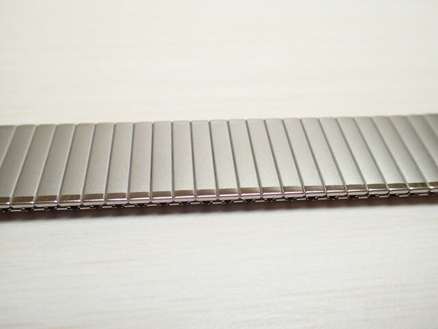 18mm 時計バンド(腕時計）ベルト18mm ステンレススチール ブレスレット メタル 時計ベルト・バンド バネ棒 サービス付き 18mm 時計ベルト 525円で販売していますバネ棒をサービスでお付けします