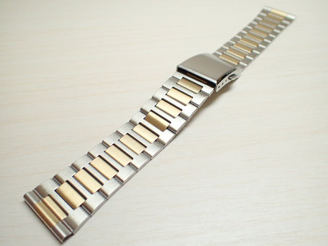 優美堂　時計バンド 【サイズ 本体幅mmー先鐶幅mm】：18-18 【長さ＝全長】：153mm ※長さには若干の誤差がございます。 【材質】：SS ステンレススチール 【メッキ仕様】：K22GP TGP 【機能】：ワンタッチ中留 【仕様】：ラップタイプ 【アジャスト方式】：板バネ式 【付属品】：必要に応じて直管フィットパーツつき・通常500円で販売していますバネ棒2本をサービスでお付けします。 時計のバンドを交換することで、まったっく今までと違った雰囲気の時計になりますよ。ぜひお試しください。 ※　バンド交換に使うアイテムは時計メンテナンス工具のページで購入できます。 ■使う道具■ ・バネ棒はずし ・バネ棒 ・バタフライバックル ・各種時計バンド ・バネ棒はずし ・バネ棒 ・バタフライバックル ・各種時計バンド 時計バンドの交換方法です。順番通りにすすんでいただきましたらあっという間に簡単に交換できます。 バタフライバックルの取り付け方法です。こちらも下記の手順通りに簡単に行えます。 牛革 コードバン クロコダイル リザード 革 ステンレススチール ラバー ウレタン ナイロンb18mm 時計バンド(腕時計）ベルト18mm ステンレススチール ブレスレット メタル 時計ベルト・バンド バネ棒 サービス付き 18mm 時計ベルト 525円で販売していますバネ棒をサービスでお付けします 優美堂のトップページを見る 優美堂でのお支払い方法はこちらから。 優美堂 1本あれば20年は使える バンド交換に必要なバネ棒はずしをご覧頂けます。 優美堂　すべてのサイズ（8mm〜24mm）の時計バンド　時計ベルトをご覧頂けます。 ※メール便180円でのお届けは、代引き（商品到着時にドライバーに代金を支払う事） でのお支払いと、お届け日、お届け時間の指定はできません。