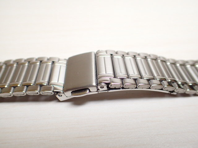 18mm 時計バンド(腕時計）ベルト18mm ステンレススチール ブレスレット メタル 時計ベルト・バンド バネ棒 サービス付き 18mm 時計ベルト 525円で販売していますバネ棒をサービスでお付けします