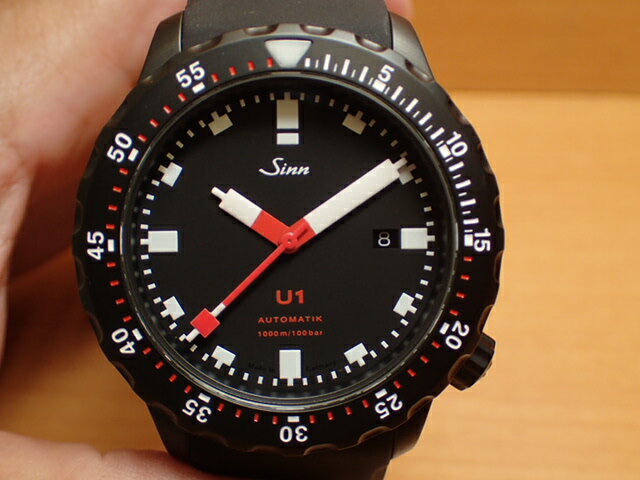 ジン SINN U1.S 腕時計ジンのダイバーズウォッチの中でも最も人気の高いU1に誕生した、ケースとリューズにブラック・ハード・コーティングを採用したオールブラックのダイバーズウォッチです。お手続き簡単な分割払いも承ります。
