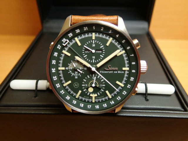ジン腕時計Sinn3006ムーンライト表示という複雑機能を持つジン社で初めての時計お手続き簡単な分割払いも承ります。月づきのお支払い途中で一括返済することも出来ます。