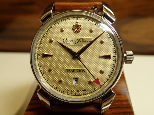 世界限定882本 クエルボイソブリノス 腕時計 ヒストリアドール トラディション シャンパンダイアル 正規商品 Ref.3195.1TR.C 世界限定本数は創業年の1882年にちなんで、各882本 クエルボ・イ・ソブリノスお手続き簡単な分割払いも承ります。