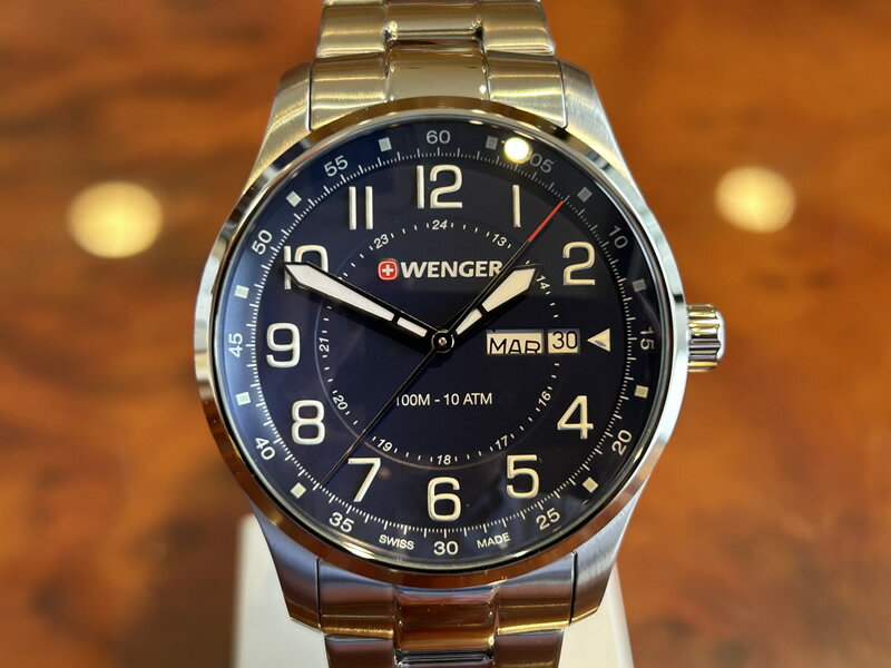 ウェンガー WENGER 腕時計 Attitude アティチュード デイデイト 42mm ネイビーブルー文字盤 01.1541.125 クォーツ 国内正規品 優美堂のウェンガーは安心のメーカー保証3年付き日本正規商品です…