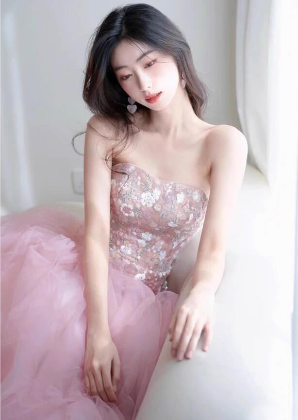 韓国風 花嫁ドレス ロングドレス カラードレス 前撮り 撮影用のワンピース 送料無料 同窓会 パーティードレス 高級感 お姫様ドレス セクシー イブニングドレス 発表会 スレンダー 上品 エレガント 披露宴 お呼ばれ 袖なし オフィス 音楽会 ゴージャス メッシュ 舞台 編み上げ