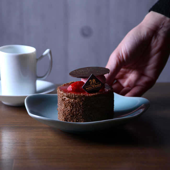 和食器　青白磁五弁深皿　作家「市川博一」