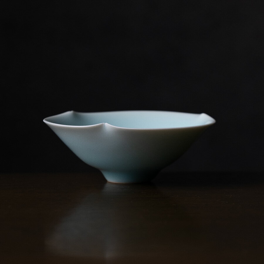 共箱付 | 青白磁輪花酒盃（IH-068）　　作家「市川博一」