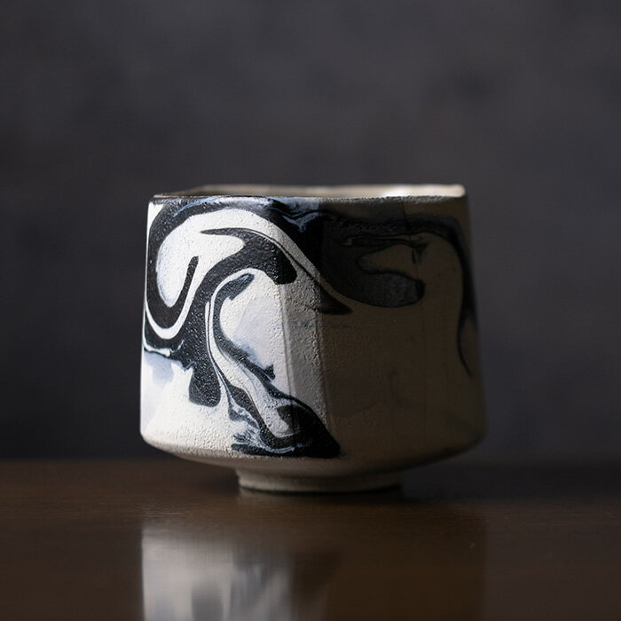 【共箱付】彩墨流茶碗 -白黒-（JS-751）　作家「瀬津純司」