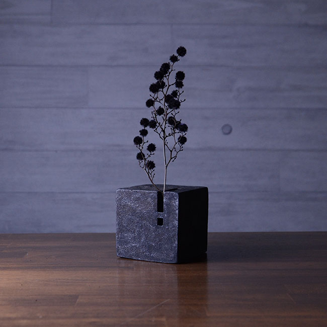 黒土花器（KT-182）　作家「竹内紘三」のサムネイル