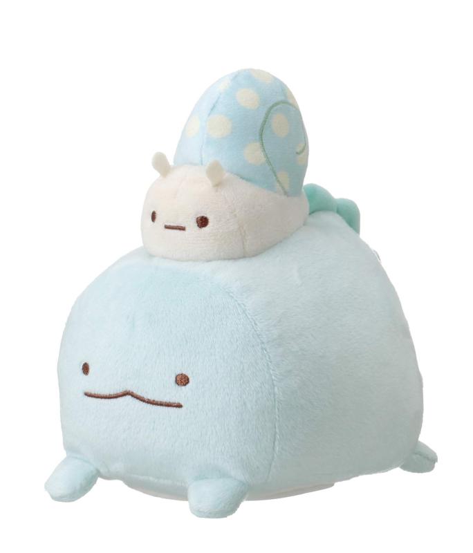 ジョイパレット すみっコぐらし ゆらゆらすみっコぐらし とかげとにせつむり対象年齢:3才以上サイズ:W115mm×H170mm×D170mm電池:単4×3本(別売)音楽や声、生活音など「音」に反応してすみっコがゆらゆらします。癒しのオリジナル曲が3曲入っており、「オリジナル曲に合わせて」ゆらゆら、音楽を出したくない時は曲OFFが選べるので「しずかに」ゆらゆらの2モード選んで楽しめます。自分の好きな曲をかけたい時は「しずかに」モードにすると、曲に合わせてしずかにすみっコがゆらゆらしてくれます。どんな時でも一緒に楽しく癒されちゃいます。(C) 2021 San-X Co., Ltd. All Rights Reserved.