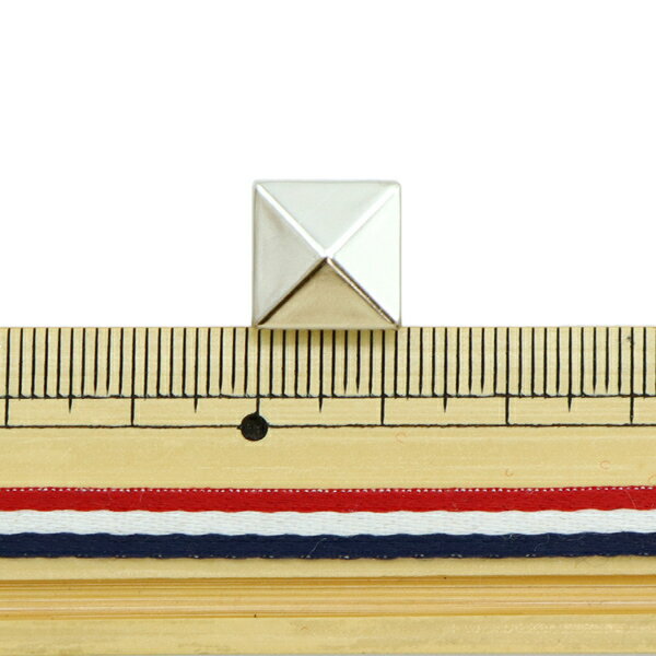 手芸金具 『スタッズ ピラミッド 12mm シルバー PY-12-S』