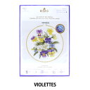 輸入刺繍キット 『クロスステッチ VIOLETTES BK1937』 DMC ディーエムシー お花のブーケがデザインされた刺しゅうキットです♪ かわいらしいビオラが咲く様子をそのままクロスステッチで表現しています。 黄色やブルー、パープルといった色とりどりのお花をお楽しみいただけます。 刺しゅう枠付きのキットですので、すぐに刺しゅうをお楽しみいただけます。 [輸入 刺繍 ししゅう クロスステッチ 花 パンジー イエロー 青 紫] ◆セット内容 使用糸:刺しゅう糸(25番糸) 使用布:刺しゅう布(14カウントアイーダ) 刺しゅう枠(直径18cm)、刺しゅう針、図案、説明書(英語) ◆出来上がりサイズ:直径18cm(刺しゅう枠サイズ) ※モニターによって実物のお色と若干異なる場合がございます。 【手芸用品・毛糸・生地の専門店 ユザワヤ】