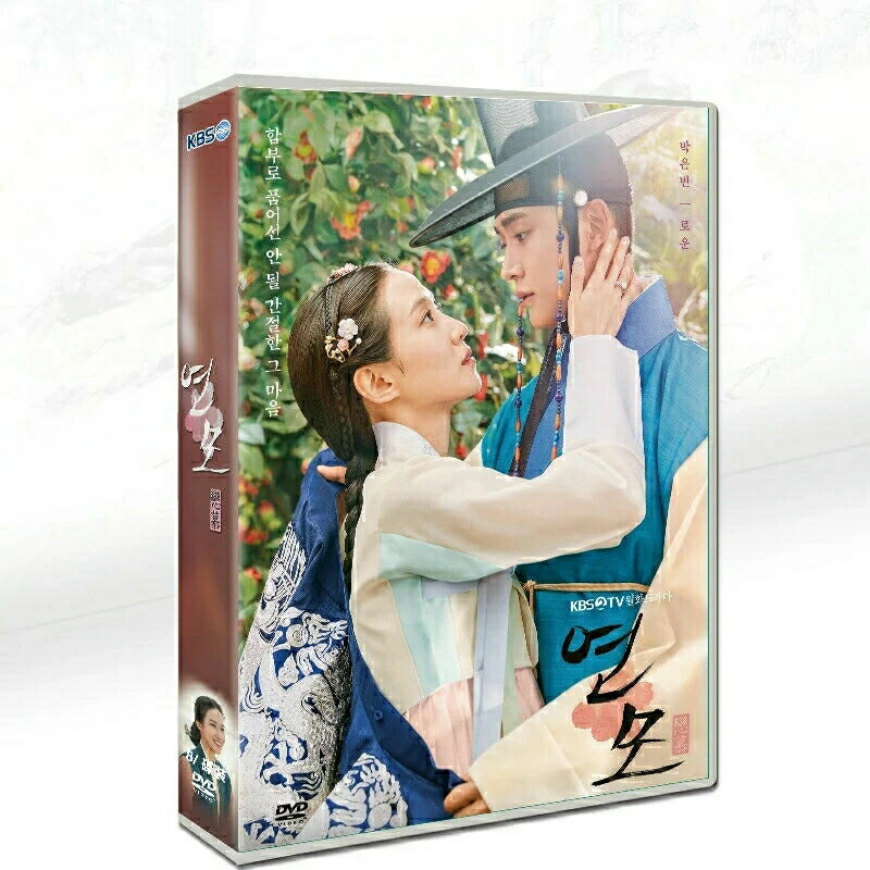 【商品詳細】 ★状態：新品未使用 ご購入大歓迎 ご不明な点などあれば、気軽にご質問下さい。 邦題：恋慕 (テレビドラマ) 話数：全20話 ジャンル：時代劇、ロマンス 言語：韓国語 字幕：日本語字幕/中国語繁体字（デフォルト日本語） 演出： パク・ソンホ キャスト：パク・ウンビン、ロウン（SF9）、ナム・ユンス、チェ・ビョンチャン（VICTON）、ぺ・ユンギョン、チョン・チェヨン 初回放送： 2021年10月11日 - 12月14日（韓国） 【あらすじ】 時は李氏朝鮮時代。当時は双子が禁じられていたため、彼女の生母は女児であるイ・フィ（パク・ウンビン）を宮外へ追放せざるを得なかった。しかし、世孫（セソン。次々期王位継承者）である兄が夭折したため、イ・フィは男装で世子となる。 彼女は毒舌の性格のため、周りが恐れている。しかし、そんな彼女は自身の師匠となったチョン・ジウン（ロウン）に心が揺れるようになる