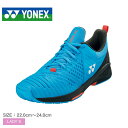 《アイテム名》 ヨネックス テニスシューズ YONEX レディース パワークッション ソニケージ3 ワイド SHTS3WAC 《ブランドヒストリー》 1958年、創業者・米山稔が木製品の製造販売を行う米山製作所を創業。 67年ヨネヤマラケット、74年ヨネックススポーツと改称し、 82年に現社名のヨネックスになりました。バドミントンやテニス用品を主力に圧倒的なシェアを誇り、現在ではゴルフ・サッカーなど幅広いスポーツ事業に力を入れています。 《アイテム説明》 ヨネックスより「パワークッション ソニケージ3 ワイド」です。新設計デュラブルスキンが更なる柔軟性と素早いフットワークを実現。・パワークッション プラス衝撃吸収性と反発性を併せ持つ衝撃吸収反発素材「パワークッション」がさらに進化。素材や形状の研究を重ね、従来の軽量性を維持しながら、衝撃吸収性28％アップ・反発性62％アップ（一般的な衝撃吸収材［EVA］との比較）を実現し、12mの高さから落とした生卵が、割れずに6m以上跳ね返る（※ヨネックス（株）調べ）新衝撃吸収反発素材。・パワーカーボン軽量化と着地安定性を高めるためカーボンプレートを中足部に搭載した構造。・デュラブルスキン耐摩耗、保形力に優れ、主に前足部に採用し、横ブレ・変形が少なく耐摩耗性も併せ持つ。・トウアシストシェイプ親指の圧迫感を解消したつま先設計とし、かつ、中足部とかかと部のサポート性を高めることで、シューズ内の足のズレを抑え、パワーロスのない素早いフットワークを実現。・ラウンドソール R7アウトソール外周全体に3種類の丸み（10／7／5）を持たせ、自然な着地と蹴り出しが可能。※数字が大きいほど、ソール外側の丸みが大きく、安定性重視。特許第4958505号 《カラー名/カラーコード/管理No.》 ブルー×ブラック/054/"16178033" 製造・入荷時期により、細かい仕様の変更がある場合がございます。上記を予めご理解の上、お買い求め下さいませ。 関連ワード： テニス スニーカー スポーツ スポーティ 靴 サポート 軽量 オールコート 疲れにくい 衝撃吸収 運動 フィット ローカット ロゴ ブランド 部活 クラブ スクール 練習 試合 公式戦 遠征 合宿 date 2024/05/01Item Spec ブランド YONEX ヨネックス アイテム テニスシューズ スタイルNo SHTS3WAC 商品名 パワークッション ソニケージ3 ワイド 性別 レディース 原産国 Vietnam 他 素材 アッパー：合成繊維、合成樹脂ミッドソール：合成樹脂アウトソール：ゴム底 商品特性1 ワイズ：4E 当店では、スタジオでストロボを使用して撮影しております。商品画像はできる限り実物を再現するよう心掛けておりますが、ご利用のモニターや環境等により、実際の色見と異なる場合がございます。ご理解の上、ご購入いただけますようお願いいたします。 ▲その他アイテムはこちら