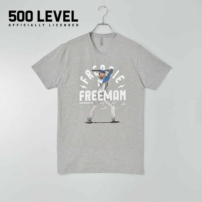 《アイテム名》 500LEVEL 半袖Tシャツ 500LEVEL メンズ BNLCROY-XX-0016-068-05 FRED.FREEMAN BNLCROY-XX-0016-068-05 《アイテム説明》 500LEVELより「BNLCROY-XX-0016-068-05 FRED.FREEMAN」です。 《カラー名/カラーコード/管理No.》 ロイヤルブルー/-/"23090125" ヘザーグレー/-/"23090126" こちらの商品は、並行輸入により海外から輸入しております。製造・入荷時期により、細かい仕様の変更がある場合がございます。上記を予めご理解の上、お買い求め下さいませ。 関連ワード： ウエア トップス 半袖 Tシャツ LOS ANGELES DODGERS ロサンゼルス・ドジャース FREDDIE FREEMAN フレディ・フリーマン MLB メジャーリーグ メジャー カジュアル アメカジ スポーティ ロゴ ロゴT プリント イラスト クルーネック date 2024/05/02Item Spec ブランド 500LEVEL 500LEVEL アイテム 半袖Tシャツ スタイルNo BNLCROY-XX-0016-068-05 商品名 BNLCROY-XX-0016-068-05 FRED.FREEMAN 性別 メンズ 当店では、スタジオでストロボを使用して撮影しております。商品画像はできる限り実物を再現するよう心掛けておりますが、ご利用のモニターや環境等により、実際の色見と異なる場合がございます。ご理解の上、ご購入いただけますようお願いいたします。