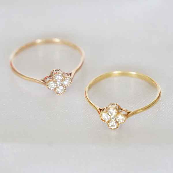 指輪 K18 18金 Pt950 ダイヤモンド プラチナ ハーフエタニティリング 細身で可愛い小花とクローバーモチーフが特徴。エレガントな18金とプラチナの輝きで、日常から特別な瞬間まで。華やかで愛らしいデザイン 清楚で可愛い、上品で華やかな輝きで手元に存在感