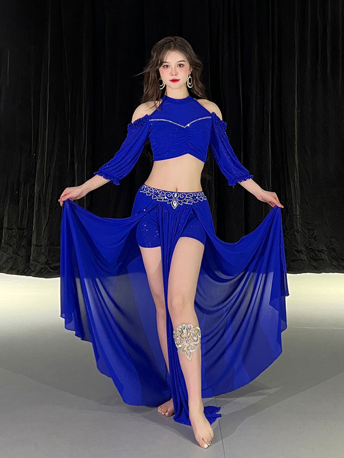 ベリーダンス衣装 セット衣装 華やか スパンコール キラキラ おしゃれ ベリーダンス 衣装セット ロング丈 スカート スリット入り オフショルダー トップス 可...