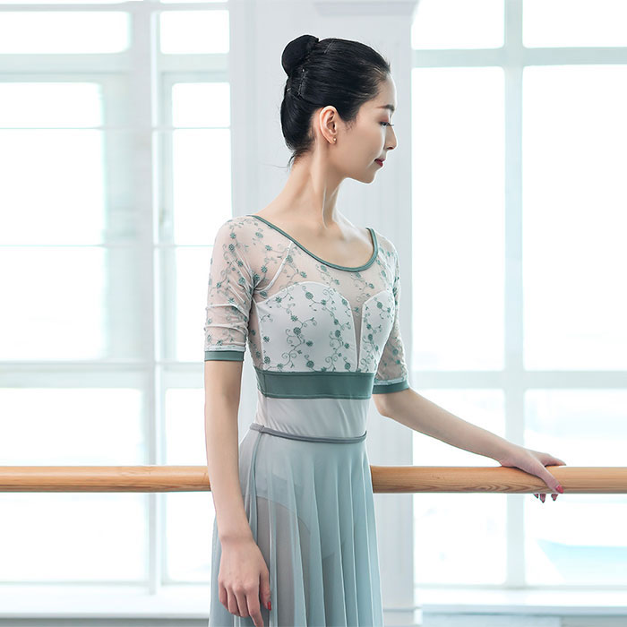 バレエ レオタード 大人 半袖 スカートなし 小花刺しゅう シースルー チュール 背中あき エレガント 大..