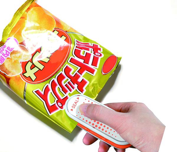 オーム電機　カッター付 ハンディーシーラー KAJ-Z800-D 食品保存に！ 熱でピタッと密封!