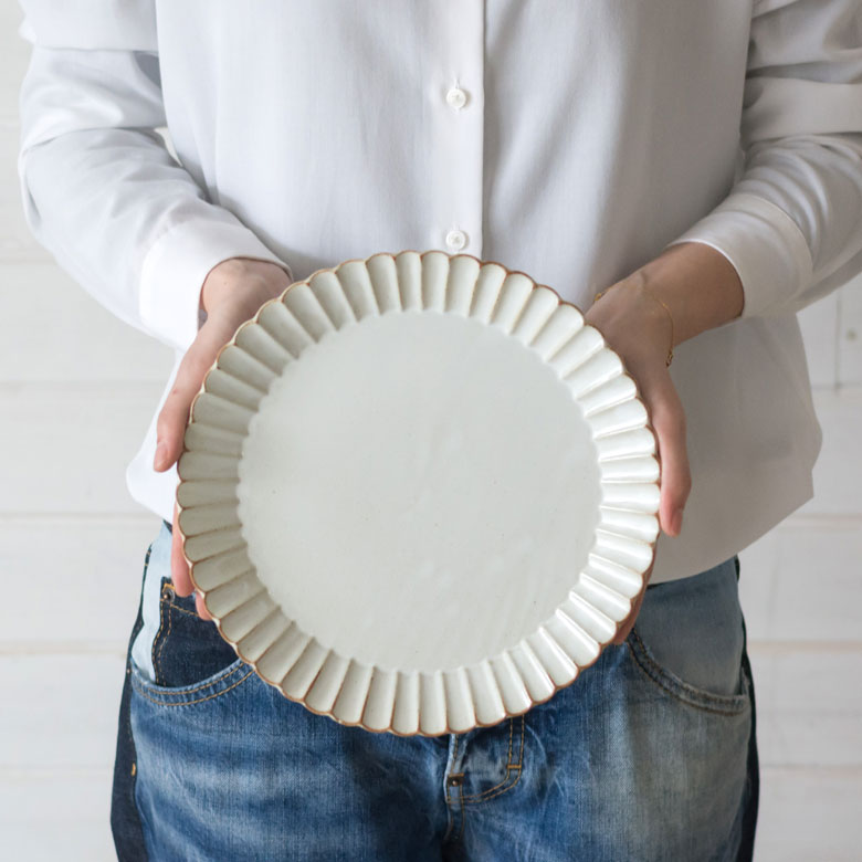 菊皿 24.5cm 大皿 陶器製 プレート皿 お皿 食器 丸皿 大皿 中皿 輪花皿 リンカ 花びら 花型プレート おしゃれ [92080] zakka-elements-10005448 生活雑貨のネットショップELEMENTS サンプル画像2