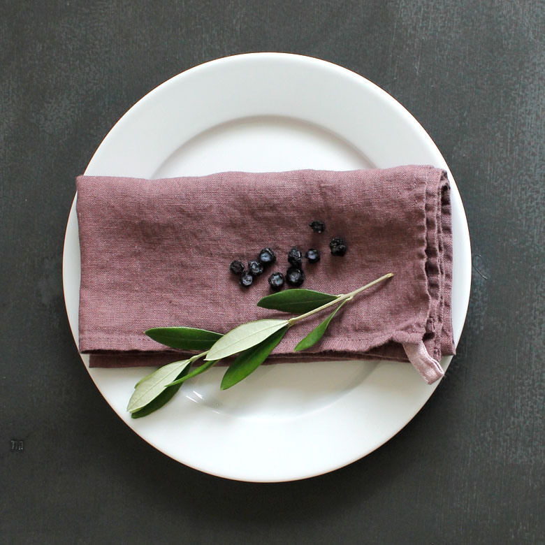 【店内全品P5倍】 クロス 正方形 リネン ストラップ付 ベージュ パープル イエロー グレー ブルー Lino e lina 45×45cm 台ふき ハンドタオル 麻 おしゃれ 厚め メール便対応 [90202] 2