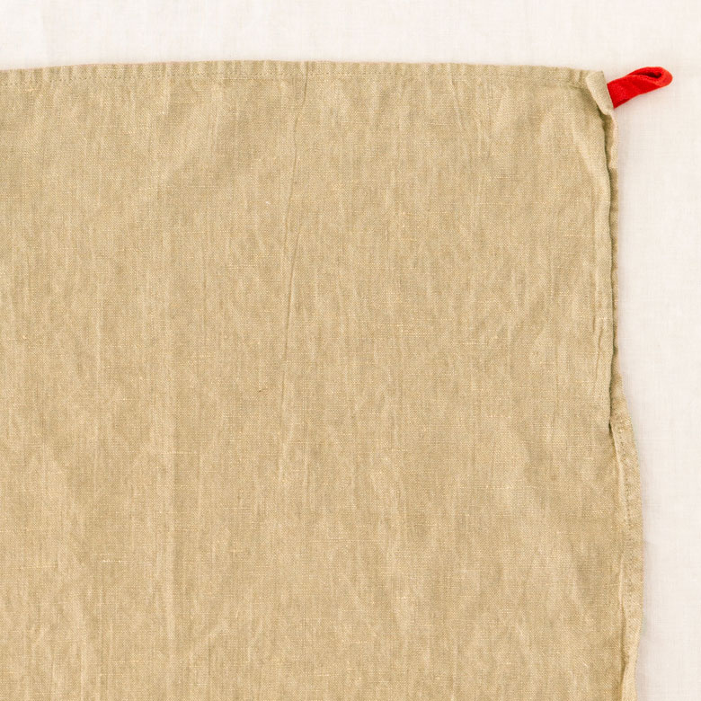 【店内全品P5倍】 クロス 正方形 リネン ストラップ付 ベージュ パープル イエロー グレー ブルー Lino e lina 45×45cm 台ふき ハンドタオル 麻 おしゃれ 厚め メール便対応 [90202] 3