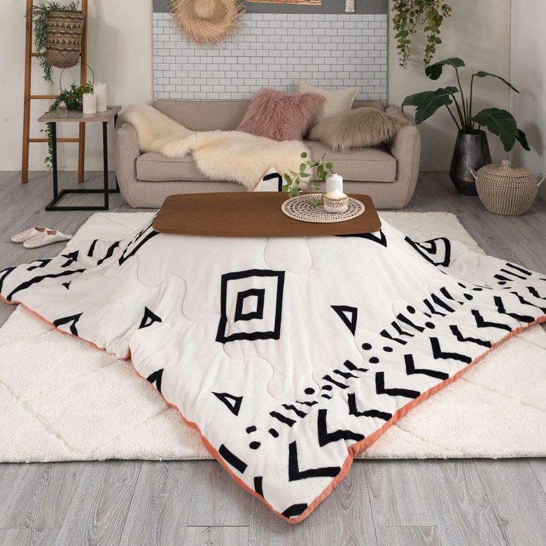 こたつ布団 正方形 ベニオワレン風 幅約 190×190cm フランネル ふわとろ素材 白 黒 モノトーン コーラルピンク ホワイト ブラック 70009-wh【 洗える 50×90 ふんわり 省スペース おしゃれ こたつ掛け布団 カジュアル かわいい シンプル 】