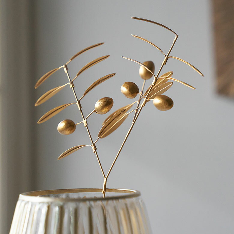 【最大500円クーポン】 フェイクグリーン オリーブ 枝 造花 約 W 19cm D 6cm H 29cm ブリキ ゴールド 錫 すず デコレーション 植物モチーフ ボタニカル おしゃれ シンプル かわいい クリスマスデコレーション アンティーク風 インテリア イベント パーティー 誕生日[94743]