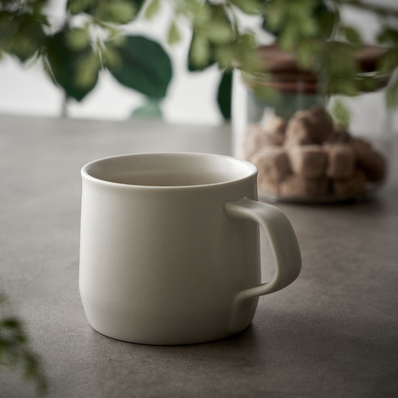 マグカップ コーヒーカップ 270ml 日本製 約 W 11cm D 8.5cm H 7.5cm ホワイト グレー スープカップ 食器 コップ カップ マグ 磁器 コーヒー スープ 紅茶 器 電子レンジ 食洗機 OK 可能 対応 おしゃれ 北欧 雑貨 シンプル kinto キントー FOG [94173] zakka-elements-10009882 生活雑貨のネットショップELEMENTS サンプル画像2