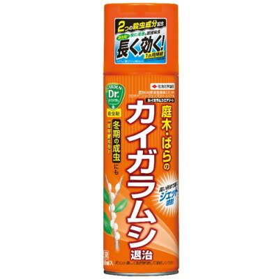 庭木・バラのカイガラムシ退治に！ 枝に浸透＆直接殺虫。冬季の成虫にも、1年中使えます。 さまざまな庭木やばらのカイガラムシを、2つの成分で効果的に退治します。 成分が枝に浸透して殺虫効果が約1ヵ月持続(ルビーロウムシ夏期孵化幼虫)するので、散布後に発生した害虫も退治します。 夏期だけでなく冬期の越冬成虫にも効果があります。 ジェット噴射で高いところまで薬剤が届きます。 [上手な使い方] 1)薬剤が幹や枝のカイガラムシに十分付着するように噴射してください。 2)葉にかけ過ぎると植物が傷む原因になるので注意してください。 有効成分：クロチアニジン、フェンプロパトリン 効果のある害虫：バラシロカイガラムシ、カイガラムシ類 剤型・使用方法：エアゾール、散布 対象作物：ばら・樹木類 薬剤登録：農林水産省登録第23518号 メーカー：住友化学園芸株式会社 ※製品の外観、仕様は改良のため、予告なく変更する場合がございます。 ※メーカー推奨用途以外にはご使用いただけませんので、予めご確認下さいませ。