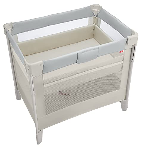 ◆商品名：Aprica(アップリカ) ベビーベッド ココネルエアー AB 0か月から2歳頃まで ミニ コンパクト 折りたたみ ベビーサークル (ホワイトグレー) 2156263[製品サイズ] 開:W1052×D704×H951mm 閉:W260×D260×H951mm[対象月齢] 新生児(体重2.5kg)~24カ月(体重13kg)まで快適にねむれて、コンパクトにたためるベビーベッド。[注意] マットレス又は敷布団などを敷いたままにしないでください。湿気によりカビが発生するおそれがあります。[使用期間] 上段:新生児~つかまり立ちできる頃(概ね生後5カ月) 下段:つかまり立ちできる頃(概ね生後5カ月)~24カ月まで通気性があるやわらかマット。梱包内容/付属品:製品本体(本体、床板、側壁ベース、パイプx2本)、収納袋、取扱説明書