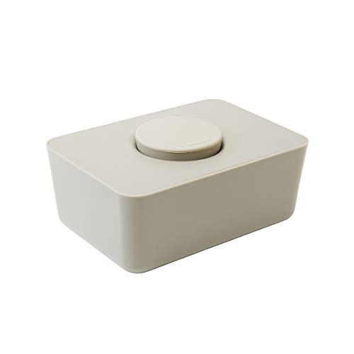 ◆商品名：[累計販売個数60万個突破] サラサデザイン ウェットティッシュケース b2c ウェットティッシュホルダー おしりふき ケース ウェットティッシュ 蓋 おしゃれ 乾かないウェットティッシュケースとして除菌シートやお尻拭きで使える蓋付きで中身が乾かないおしゃれなケースひよこクラブ掲載の「おしりふき」にぴったりサイズのウエットティッシュケースです。ウエットティッシュを入れて「お手拭き」や「台拭き」入れとして、「お掃除用キッチンシート」入れとして、「ペーパータイプのトイレクリーナー」入れとしてなど多彩な用途でお使い頂けます。ABS樹脂製の本体は傷の目立ちにくいマットな仕上げで、シンプルで柔らかいシルエットのプロダクトです。 ギフトにもオススメです。[商品仕様] 商品名：b2c ウェットティッシュホルダー サイズ：約W17×D12×H8cm カラー：ホワイト、ウォームグレー、チャコールグレー、ブラック[主な材質] 本体：ABS・シリコン、蓋：コルク蓋タイプ（コルク・シリコン）・シリコン蓋タイプ（シリコン） 原産国：中国 その他：本体重量：275g[注意事項]多くの赤ちゃん用おしりふきには防腐剤などが入っておりませんので、カビなどの発生を防ぐために、なるべく日向など温度の上昇する場所を避けてご使用・保管して下さい。また長期間密閉したままにする場合は一度中を捨てて内部を乾燥させるか、冷蔵庫内に保存するなどして衛生状態を保ってください。使用時に容器内に付着した有機物が原因となり、容器内で湿度や温度が高まった際にカビが発生する場合がございます。コルク蓋タイプにはカビなどが生えにくいよう内部で湿気に触れる部分にシリコンを用いています。コルク蓋のコルク部分に、一度カビが生えてしまうと菌糸が素材に食い込んでしまうので、次にカビが発生しやすい状態になります。その場合はパーツ販売の変え蓋をご購入ください。