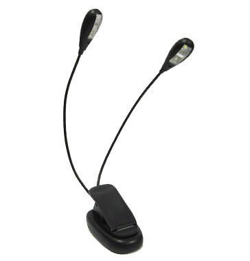 ◆商品名：ROZZ (ロッズ) R4 LED 譜面台用 ライト10万時間の長寿命高輝度LED採用。必要に応じて4個のLEDを個別にON／OFF可能2本のフレキシブルネックにより影の出来にくい角度に調整可能設置場所を選ばないクリップ式で且つ自立使用も可能USBケーブルで給電可能