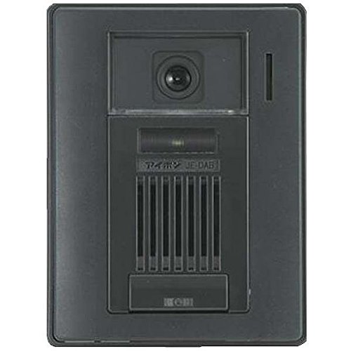◆商品名：アイホン カメラ付玄関子機 JE-DAB●材質:自己消化性PC+ABS樹脂●電源電圧:モニター付親機から供給●使用周囲温度:-10〜60℃●寸法:W9.7×H12.9×D3.2cm●質量:約180g【商品詳細】●通話方式:自動交互通話 ●カメラ:1/4型カラーCCD ●画素数:25万画素 ●最低被写体照度:5ルクス ●カメラ角度:-5°/0°/+15°(3段階) ●形状:壁取付型 ●適合ボックス:JIS1個用スイッチボックス 【取り付け工事は行なっておりません。予めご了承の上お買い求めください。】