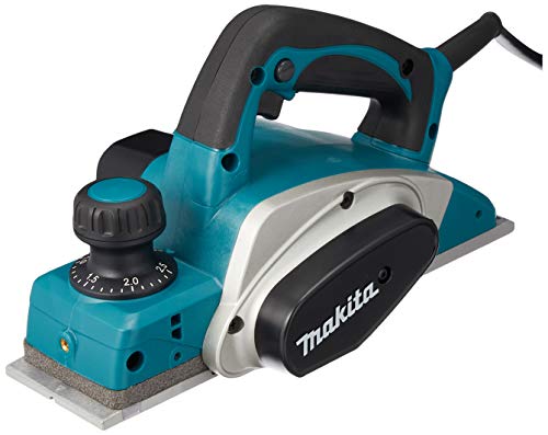 ◆商品名：マキタ(Makita) 82mm電気カンナ KP0800A最大切削幅(mm):82最大切削深さ(mm):2.5回転数(min-1)【回/分】:17,000電源(V):単相100電流(A):6.1消費電力(W):580コード(m):2.5標準付属品:カンナ刃1組(本機取付)・カンナ刃取付工具一式(ボックスレンチ9(782209-3)