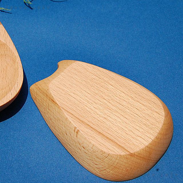 「Mio まめざら おすわり」【コンパクト対応】猫　ねこ　キャット　木の器　豆皿　木　ウッド　木製　木製品　CAT　まめ皿　小皿　とら　トラ　ぶち　ブチ