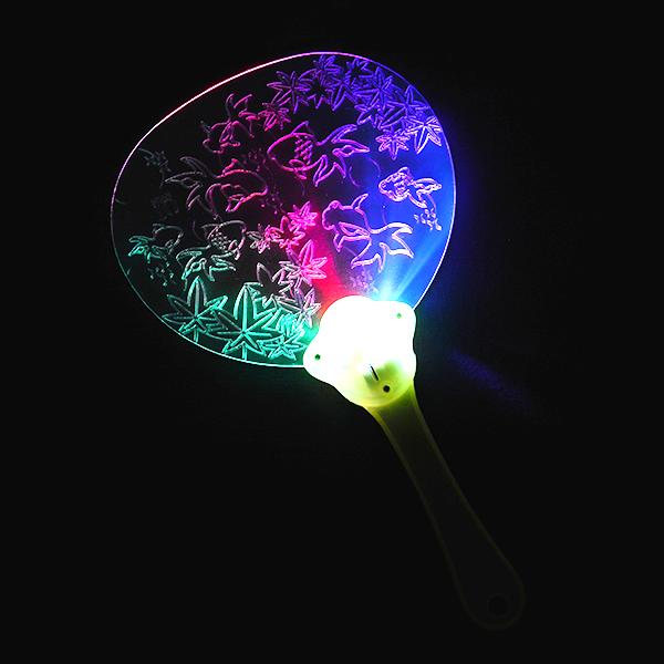 【12個セット】光るうちわ金魚 LED 光り きんぎょ 光るおもちゃ かわいい カワイイ 可愛い きれい キレイ 綺麗 ぴかぴか ピカピカ 男の子 女の子 パーティー イベント バザー 子ども会 抽選会 景品 プレゼント ギフト グッズ 雑貨 送料無料【13時までの注文で当日発送】