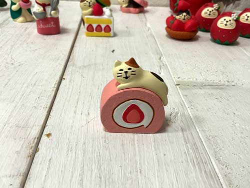 【コンコンブル】いちごロール子猫 ZCB51193コンコンブル まったりシリーズ 猫 ネコ マスコット ガーデンマスコット ガーデンオーナメント 置物 オーナメント ナチュラル雑貨 ミニチュア