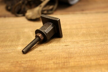 アイアンノブ 丸スクエア型 62534 アンティーク風